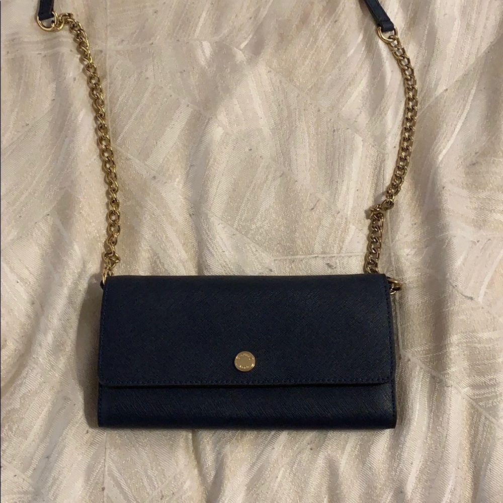 Michael kors wallet crossbody